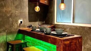 Suite ejecutiva, balcón, vista al jardín | Restaurantes