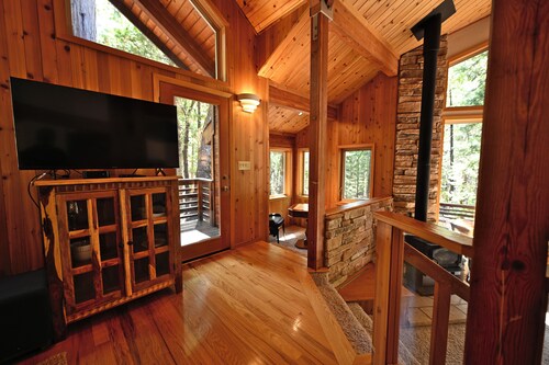 High Trees Haven - Camp Connell, Arnold, Ebetts Pass - a charming Cabin!