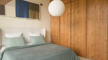 Comfort Villa | Desk, laptop workspace, blackout drapes, free WiFi