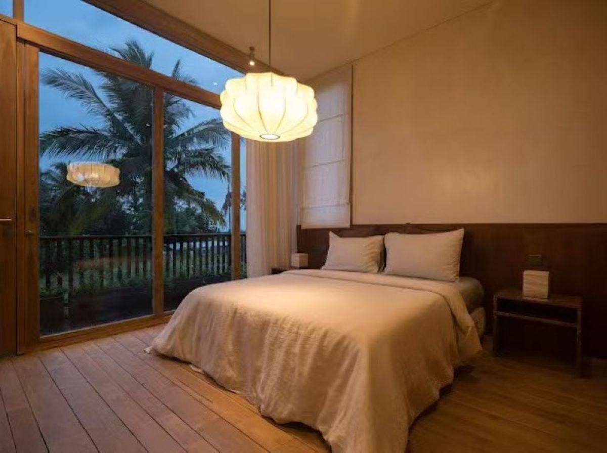 Vila Keluarga | Meja kerja, ruang kerja ramah laptop, dan tirai kedap cahaya