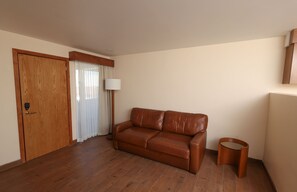 Standard Suite, Balcony | Living area - Hotel El Ejecutivo Tijuana (Tijuana)