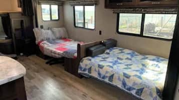 1 bedroom, bed sheets