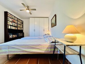 Iron/ironing board - BARCA.Apartment with direct Beach Access (ROSES)