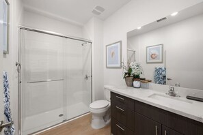 Hair dryer - Lux Beach Retreat: Parking/Wifi (San Diego)
