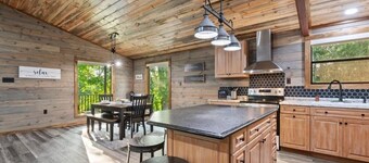 Cozy 2-bedroom cabin on beautiful Glover River in Broken Bow.