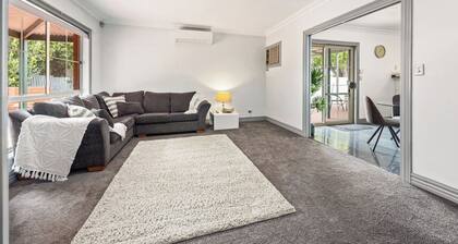 The Laneway | 3BR - Families & Crews · Walk To CBD