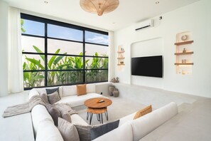 TV - Villa Sofra 2BR Private Pool, 350mbps WiFi- Bingin (South Kuta)