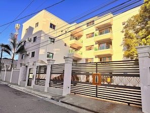 Exterior - Enjoy Huge 4 Bedrooms, and 3 Bathrooms, 8 new Apartments (Santiago de los Caballeros)