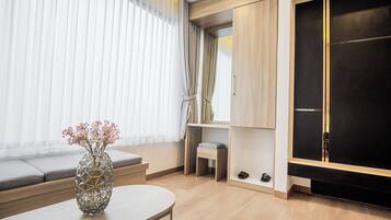 Habitación doble Deluxe, vista al lago | Escritorio y wifi gratis