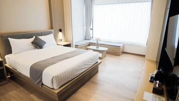 Meja kerja dan Wi-Fi gratis