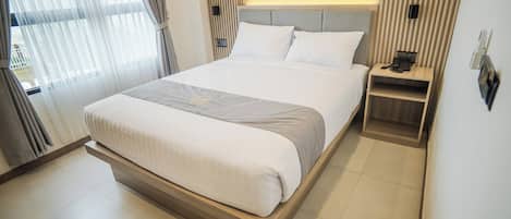 Superior Double Room, Lake View | Desk, free WiFi