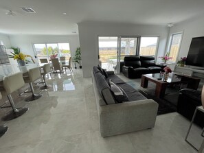 Living area - Ensuite room in Mount Duneed (Mount Duneed)