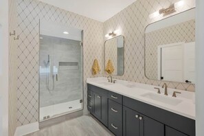 Shower, hair dryer - Lux 4 BR/4 BA Nash Home w/Private Hot Tub-9 Beds! (Nashville)