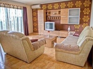 TV - Holiday apartment with air conditioning (Maružini)