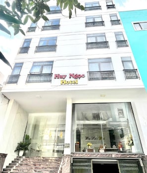 Front of property - Huy Ngoc Hotel (Son Tra)