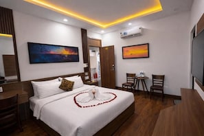 Basic Double Room Single Use | Desk, laptop workspace, free WiFi - Huy Ngoc Hotel (Son Tra)