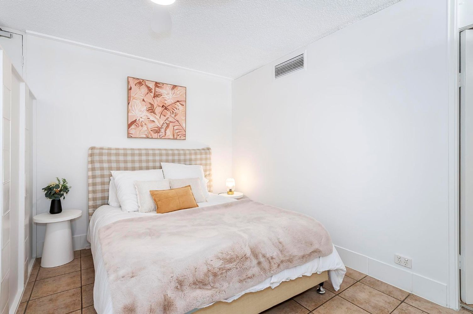 Apartment, 1 Queen Bed with Sofa bed, Ocean View | Free WiFi, bed sheets