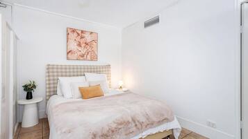 Apartment, 1 Queen Bed with Sofa bed, Ocean View | Free WiFi, bed sheets