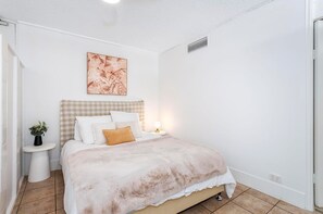 Departamento, 1 cama Queen size y sofá cama, vista al océano | Wifi gratis y ropa de cama 