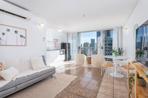 Departamento, 1 cama Queen size y sofá cama, vista al océano | Área de sala de estar