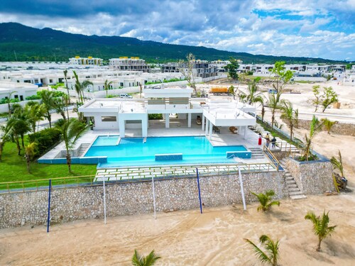 Private 3 bedroom w/own bathroom in St.Ann’s Bay, just 15 mins from Ocho Rios.