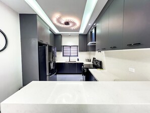 Private kitchen - Private 3 bedroom w/own bathroom in St.Ann’s Bay, just 15 mins from Ocho Rios. (Llandovery)