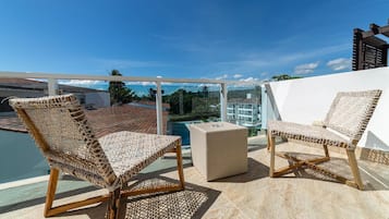 Junior Suite, Balcony, Garden View | Balcony