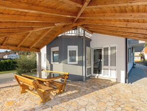 Outdoor dining - Matanovi dvori by Interhome (Imotski)