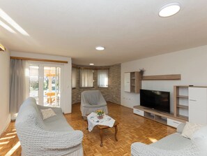 TV - Matanovi dvori by Interhome (Imotski)
