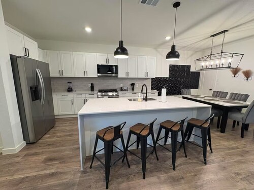 3BR Waterfront Oasis with Lagoon Access and Private Garage