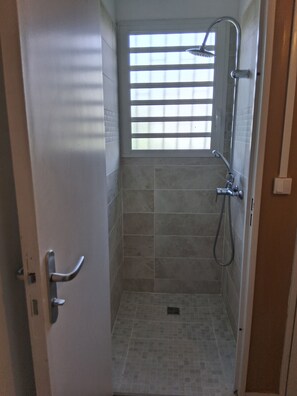Classic Room | Bathroom