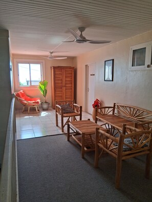 Superior Quadruple Room, Mountain View | Interior - la maison couleur volcan (Le Tampon)