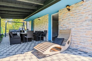 Terrace/patio - 4 - Bedroom House With Hot Tub & Sauna, Desinić, Croatia (Desinić)