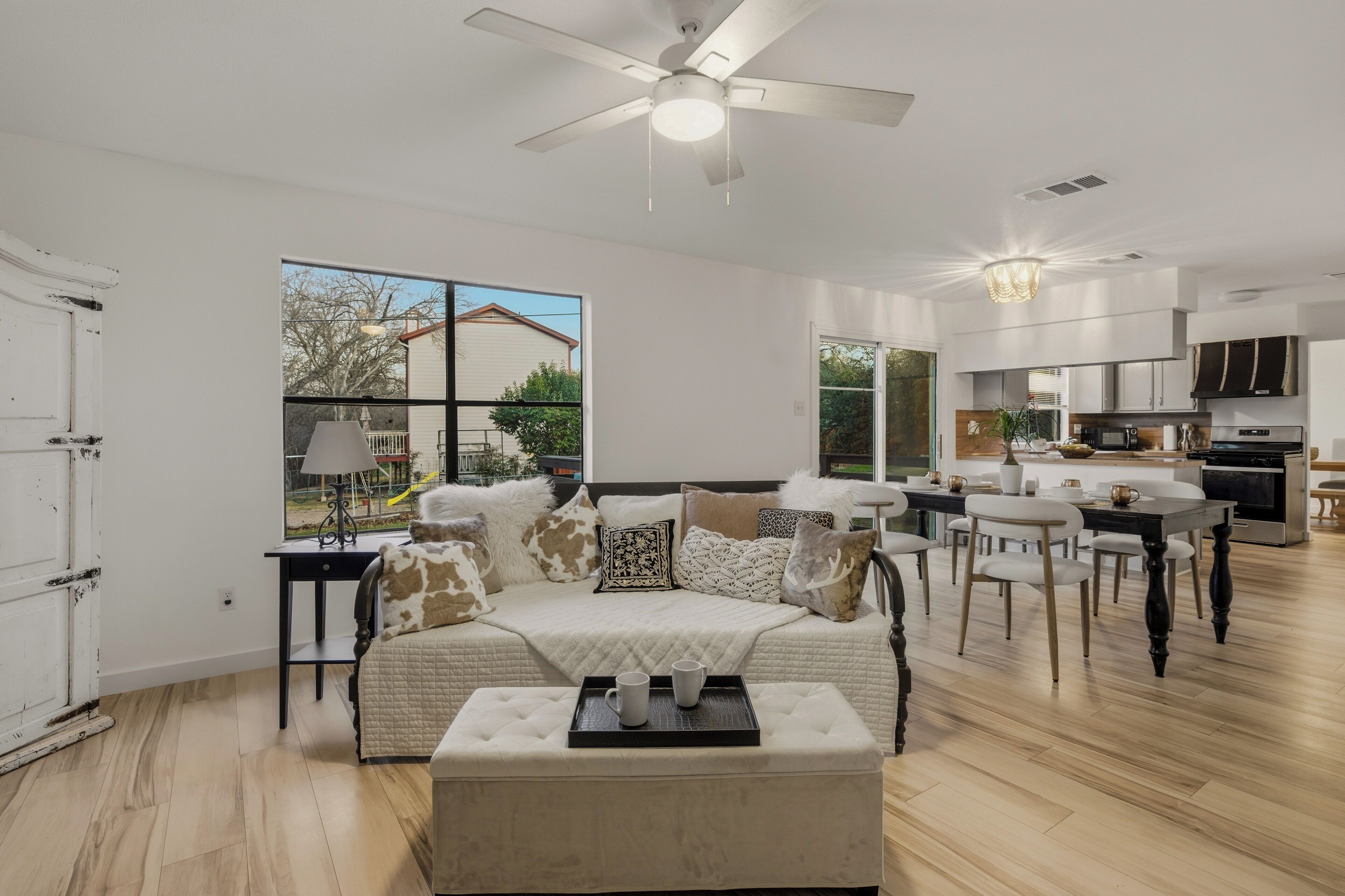 Télévision, cheminée