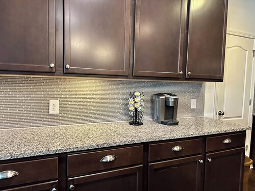 Awesome 2-Bedroom Full House near ATL Airport easy highway access to ATL Stadium