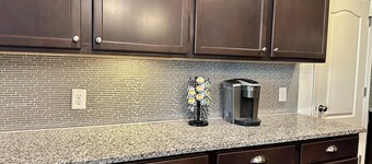 Awesome 2-Bedroom Full House near ATL Airport easy highway access to ATL Stadium