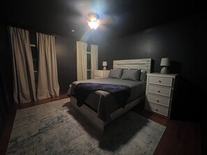 3 slaapkamers, een strijkplank/strijkijzer, gratis wifi, beddengoed