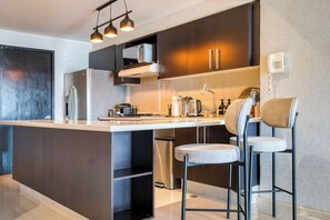 Fridge, microwave, oven, stovetop - Designer 2BR in Polanco, Two King Beds with Pool (Mexico City)