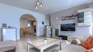 TV - Apartment L&V by Interhome (Pula/Galižana)