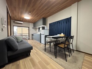 Interior - Tsubame-no-ie Imazato] Detached house｜A 3-minute walk from Shin-Fukae Station｜A 5-minute walk from Imazato Station｜Namba, Umeda, Tennoji, Nara｜Excellent access｜Up to 8 people (Oimazato-minami, Higashinari-ku, Osaka-shi)