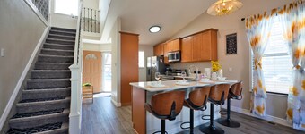 Spacious 3-bedroom townhome in gorgeous Denver, 10mls away to Denver Airport