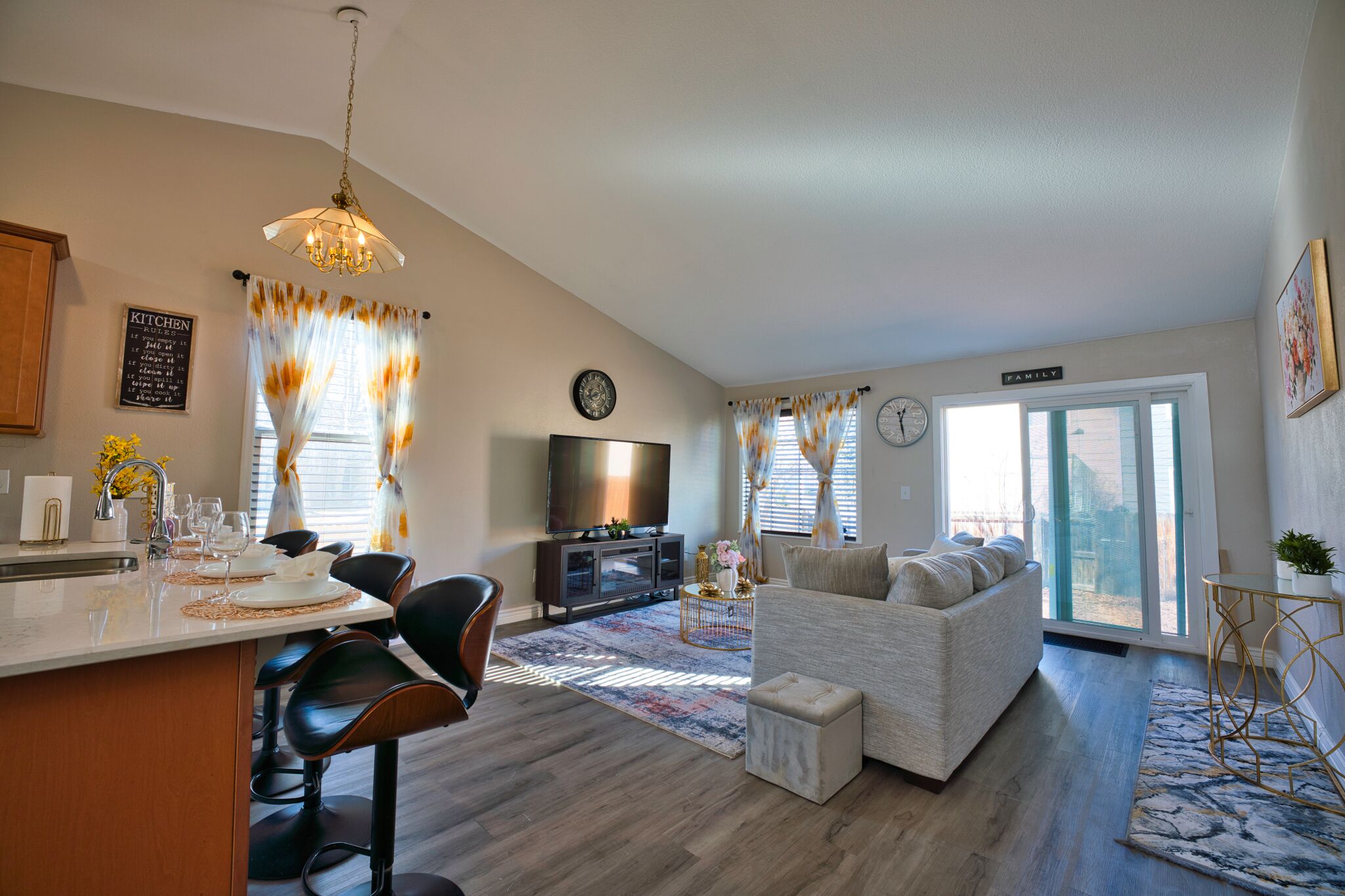 Smart TV, fireplace, computer monitors