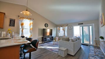 Smart TV, fireplace, computer monitors