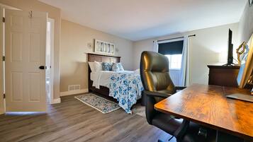 3 bedrooms, desk, iron/ironing board, free WiFi