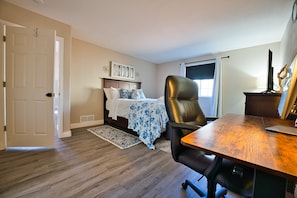 3 bedrooms, desk, iron/ironing board, free WiFi