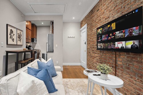 Spacious Midtown Retreat 2BR NYC Haven