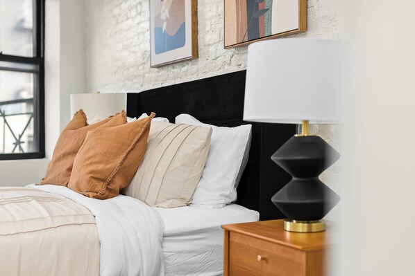 4 habitaciones, tabla de planchar con plancha, internet y ropa de cama 