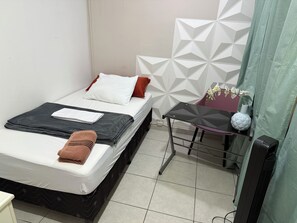 1 bedroom, WiFi, bed sheets - Claudias Room. Mini Eco Ambiente (San Salvador)