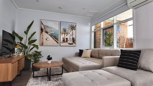 The Parkside Luxe Escape - Entire CBD 2 Bedroom House