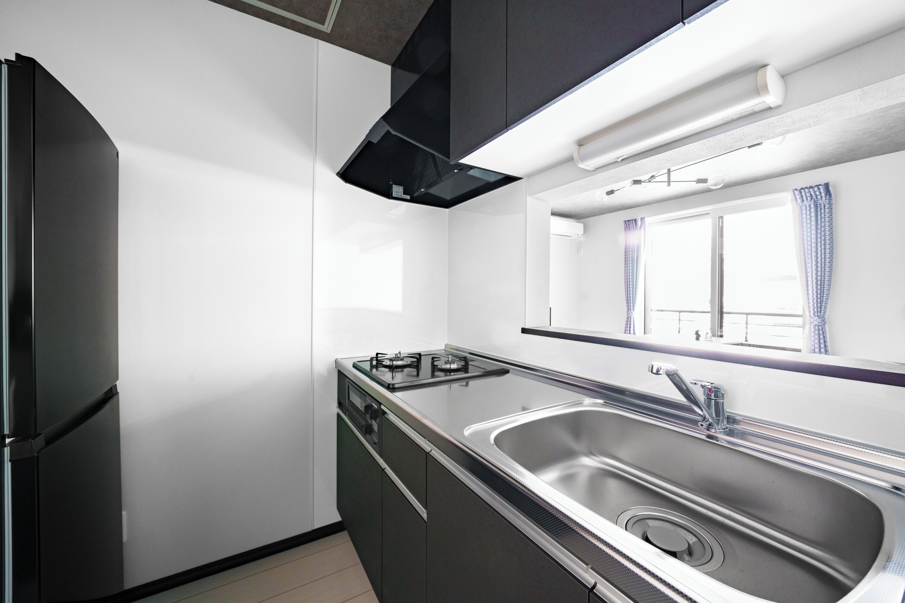 Apartemen | Dapur pribadi | Lemari es, microwave, kompor, dan penanak nasi